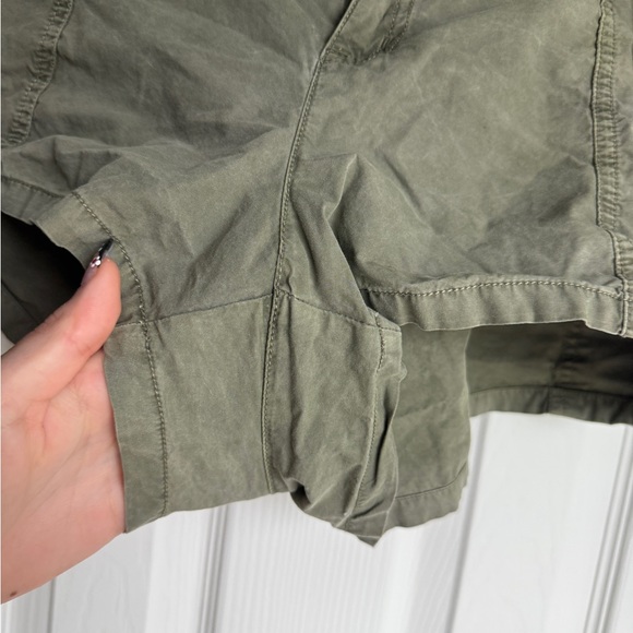 URBAN OUTFITTERS Zipped Y2K Cargo Shorts Green Buttoned Mid Rise Utility Size 8 - Picture 6 of 7